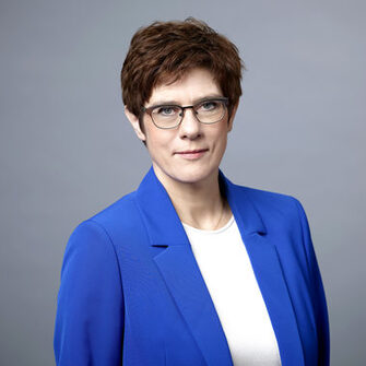 Portraitfoto von Annegret Kramp-Karrenbauer (Bildquelle: CDU / Laurence Chaperon)