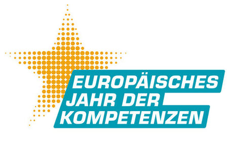 Schriftzug "Europäisches Jahr der Kompetenzen"in weiß auf türkisem Grund, dahinter ein gelber Stern in Rasterpunkten