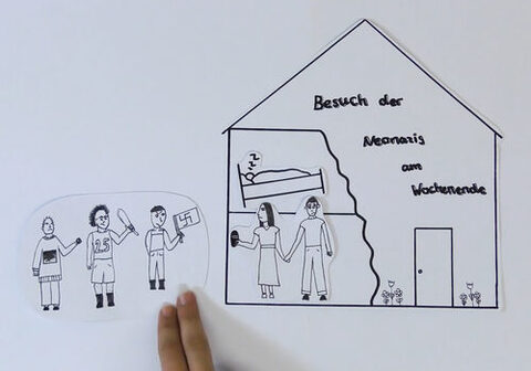 Comichafte Illustration der Jugendlichen aus dem Projektfilm "Zeit, die Zukunft zu ändern": Neonazis bedrohen die Familie Kreuzer an ihrem Wohnort.