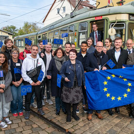 Gruppenfoto der Teilnehmenden am Projekt „Mit der Tram durch Nürnberg”