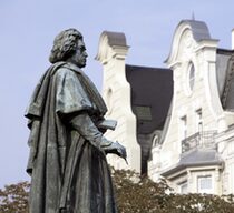 Beethovendenkmal am Münsterplatz in Bonn.