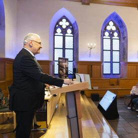 Bayerns Innenminister Joachim Herrmann spricht vor der Mitgliederversammlung des DVV zum Thema "20 Jahre Integrationsförderung"