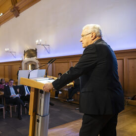 Bayerns Innenminister Joachim Herrmann spricht vor der Mitgliederversammlung des DVV zum Thema "20 Jahre Integrationsförderung"