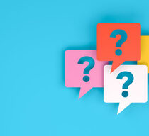 Sprechblasen mit Fragezeichen