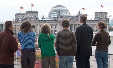 Jugendliche besuchen den Reichstag