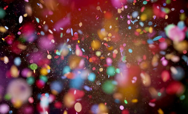 Nahaufnahme von buntem Konfetti