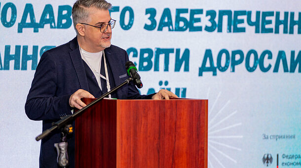 Regionalleiter Levan Kvatchadze auf der Konferenz zum ukrainischen Erwachsenenbildungsgesetz, Kyjiw, 6. April 2023 ©DVV International