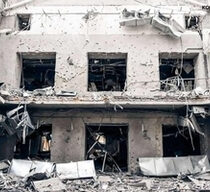 Blick auf das zerstörte Kongresszentrum in Sumy, in dem auch das Erwachsenenbildungszentrum untergebracht war.