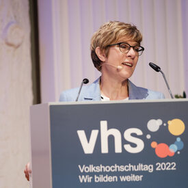 Annegret Kramp-Karrenbauer, Präsidentin des Deutschen Volkshochschul-Verbandes (DVV) bei der Eröffnung des 15. Volkshochschultags