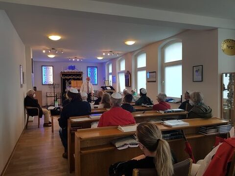 „Die jüdische Gemeinde in Hof - Synagogenbesuch und jüdischer Friedhof“ – Exkursion mit David Goldberg, Rabbiner in Hof am 01.07.2021